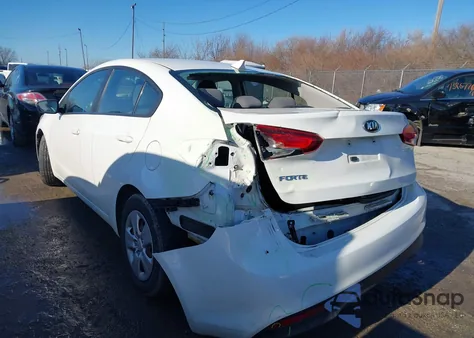 2017 Kia Forte Lx z USA, uszkodzony, nr VIN 3KPFK4A70HE046793